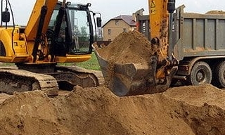 Выкопать яму экскаватором в асбесте от 923 руб. - 2Землекопа-Сбс
