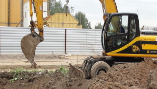Выкопать яму экскаватором в асбесте от 923 руб. - 2Землекопа-Сбс